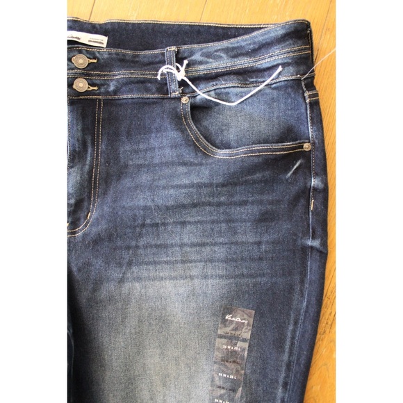 Plus Size KanCan High Rise Ripped Cropped Jeans 24 - Picture 4 of 10